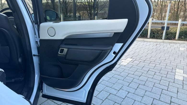 Land Rover Discovery 2.0 P300 R-Dynamic S 5dr Auto Petrol Station Wagon